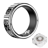 Bague connectée argentée en acier sur fond blanc