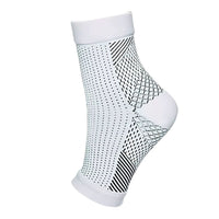 Bas de contention homme blanc pour chevilles sur fond blanc