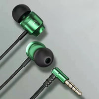 Ecouteurs filaires verts intra-auriculaires sur fond gris
