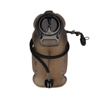 Poche à eau polyvalente et translucide sur fond blanc