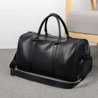 Sac de sport noir en similicuir design et élégant