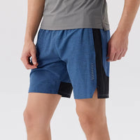 Short running homme fin et fendu sur un homme