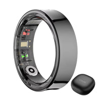 Bague connectée noire en acier sur fond blanc