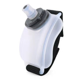 Gourde running transparente pour poignet sur fond blanc