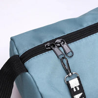 Sac de sport bleu léger et étanche avec bandoulière